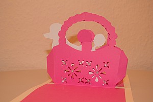 Popup-Karte mit Pudel in der Tasche